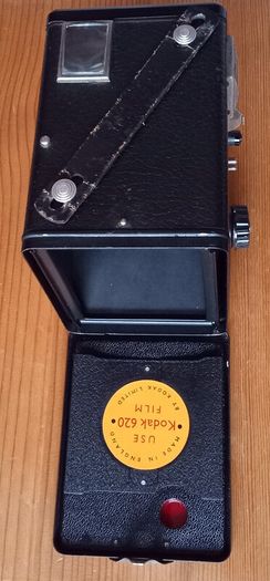 Brownie Video Six-20 Model D England 120print 6#9 Film Camera