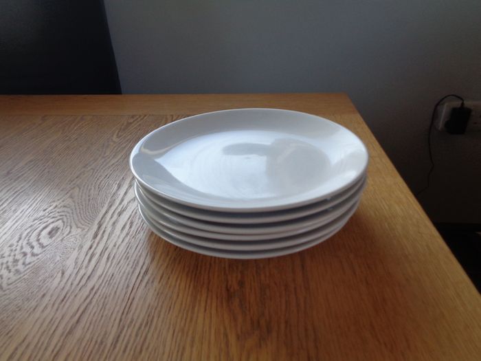 White Dinner Plates x 6 for Sale