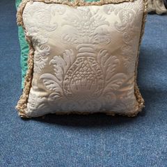 throw cushion