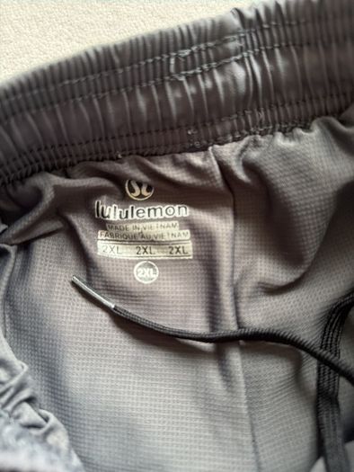 LuluLemon grey shorts suit Ladies 10/12