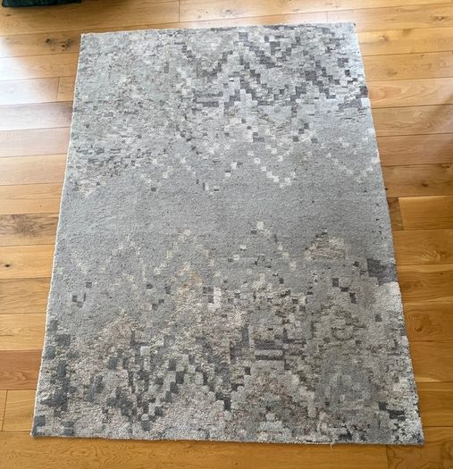 Rug 180cm x 245cm approximately