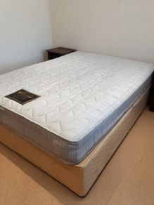Double Bed & 2 Bedside Lockers