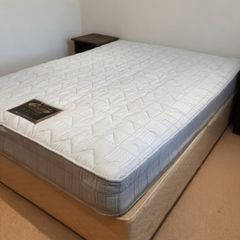Double Bed & 2 Bedside Lockers