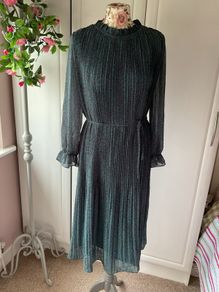 dress Bnwt midi pleated style dress baloot small 10/12