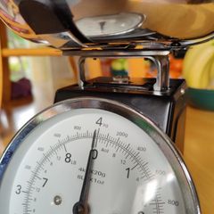 Kitchen weighing scales