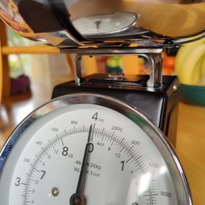 Kitchen weighing scales