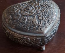 Love heart trinket box