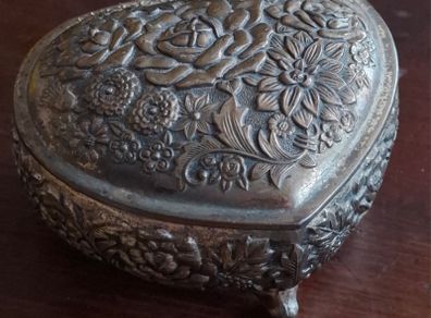 Love heart trinket box