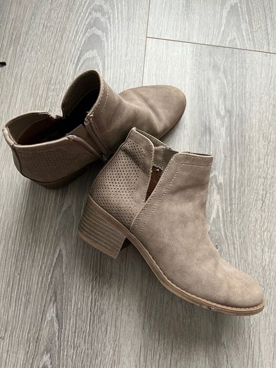 Steve Madden boots