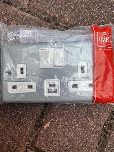 Mk Metal Clad Double Socket with USB A&A
