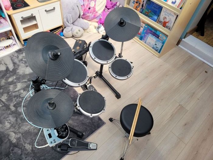 Electronic Drum Kit + Amp + Stool