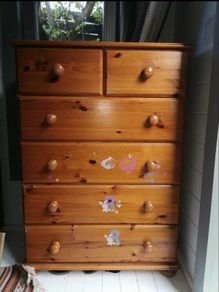 chest of drawers