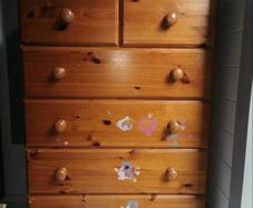 chest of drawers