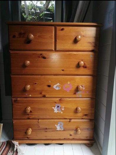 chest of drawers