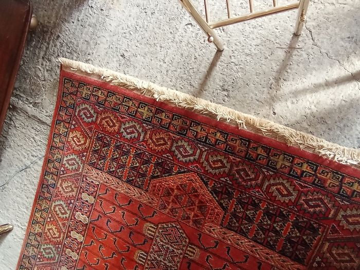 Vintage rich fringed rug