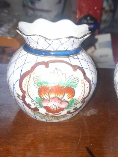 Vintage 3 Chinese Mini Vases. The set includes two slender necked vases and one wider Scalloped Rim Jar, in good condition, postage available or collection