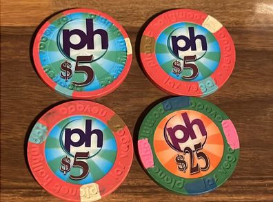 Collectible PLANET HOLLYWOOD Las Vegas casino chips poker