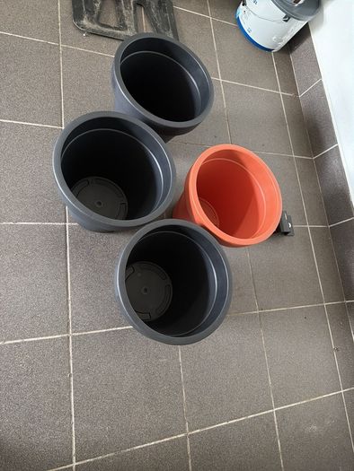 4 new 28" plant pots