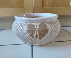 Wide plant pot