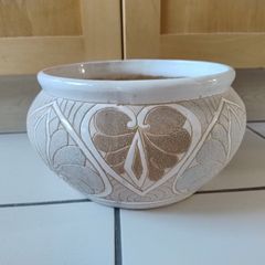 Wide plant pot