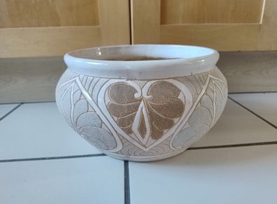 Wide plant pot