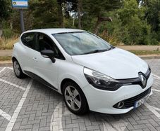 Renault Clio Play 2016 (Carplay & Parking Help)