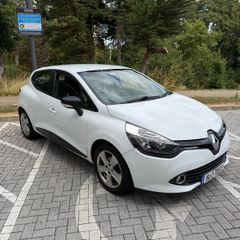 Renault Clio Play 2016 (Carplay & Parking Help)