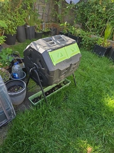 Tumbling composter