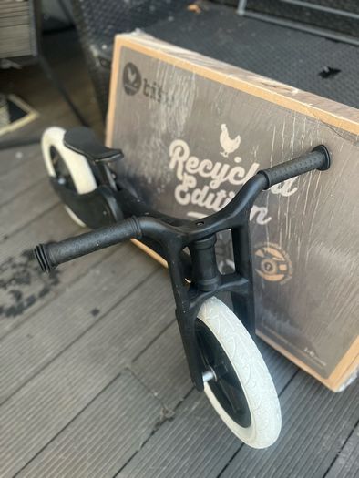Wishbone balance bike