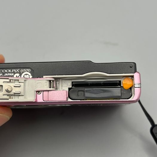 Nikon Coolpix S570 12MP Digital Camera Pink - Full Kit