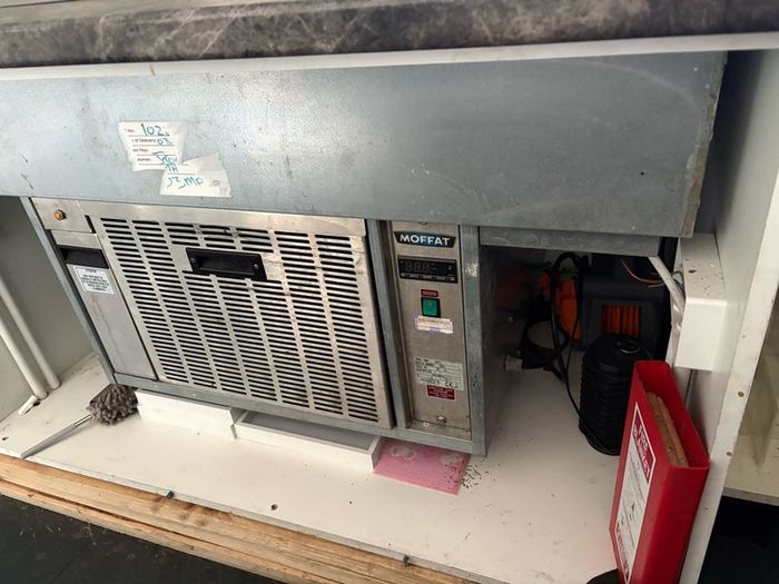 Moffat Commercial Fridge Cooler / Deli /Cake / Cold Food Fridge For Cafe Restaurant Coffee Shop.
