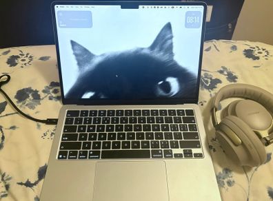 Macbook Air M4 13 inch 16GB 256GB  Still Under Warranty