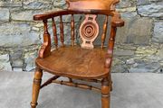 Late Victorian Windsor Captains Chair With Wheel Splat.