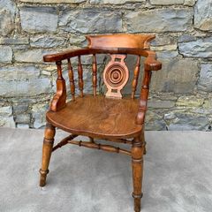 Late Victorian Windsor Captains Chair With Wheel Splat.