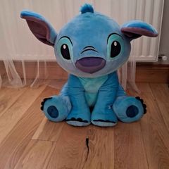 giant talking stitch