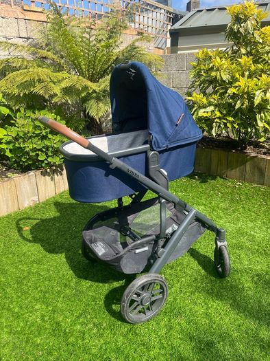 Uppa Baby Vista V2 Toddler/Newborn Bundle