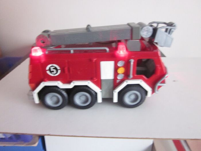 Fisher Price Fire Station,Brigade and Figures