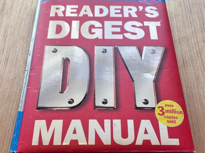 Reader's Digest Complete DIY Manual