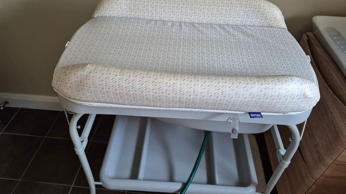 Chicco Cuddle & Bubble Comfort Baby Bath and Changing Table