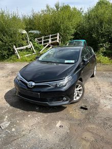 Breaking Toyota auris 2017 hybrid