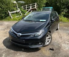 Breaking Toyota auris 2017 hybrid