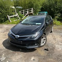 Breaking Toyota auris 2017 hybrid