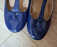 girls navy shoes