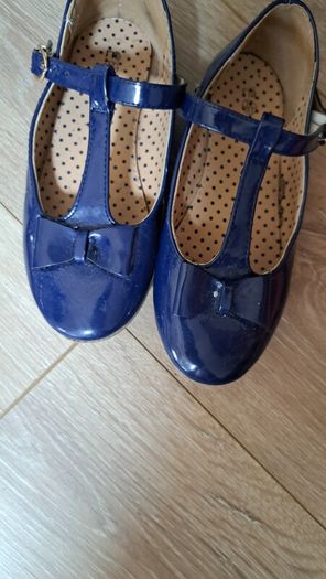 girls navy shoes