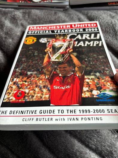 Manchester United Official Yearbook 2000