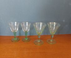 Two Pairs of Fabulous Vintage Cocktail/Liqueur/Small Wine Glasses in Clear and Green Glass, Unknown Makers, but Quality Hand Blown Glass