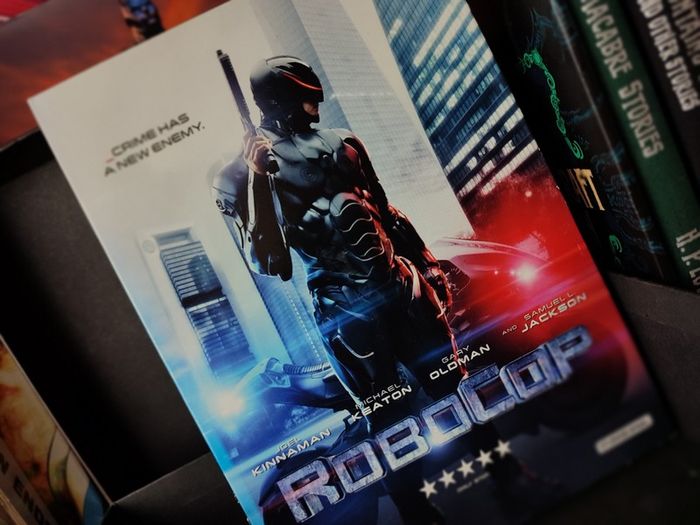 Robocop ! DVD with Slipcase ! 2014 ! Starring Samuel L. Jackson, Gary Oldman !
