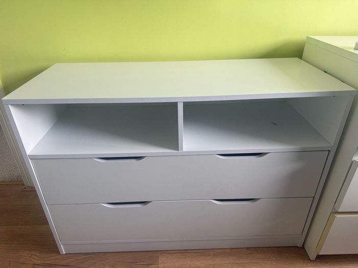 Chest of drawers