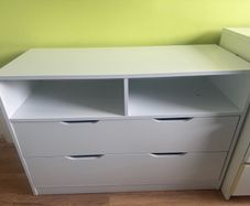 Chest of drawers