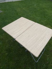 2 Folding Tables